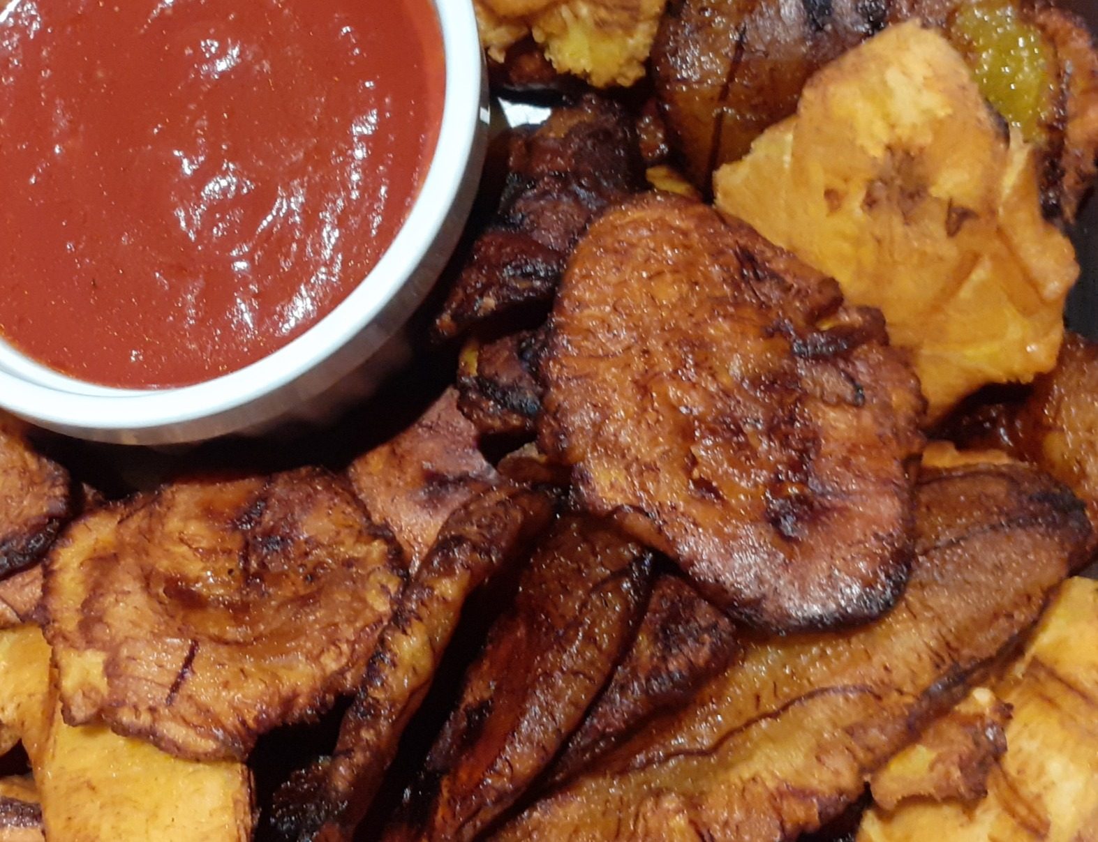 Bananes pesées, sauce pimentée