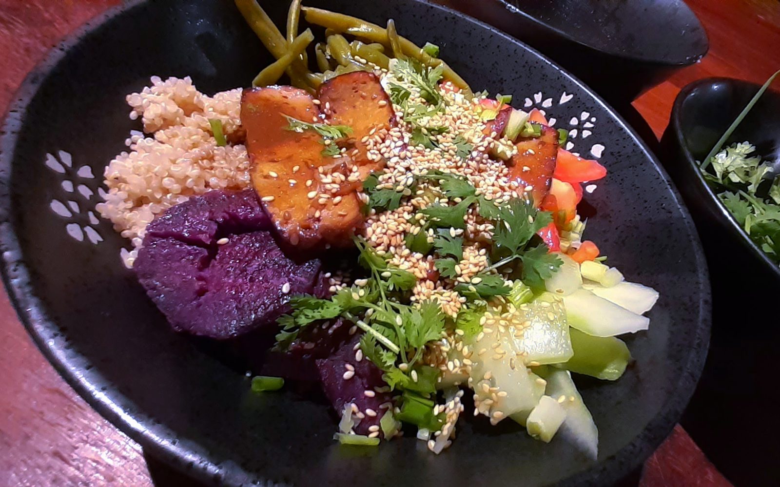 Bol du Bouddah, tofu teriyaki, patates douces, quinoa