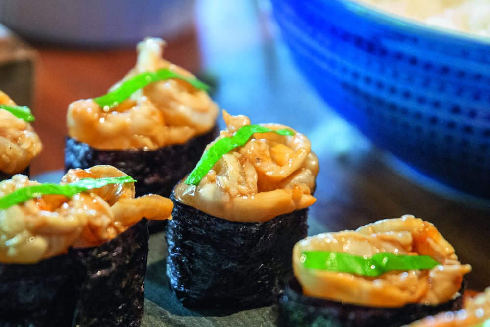 Gunkan maki, poisson ou crevettes, marinés façon teriyaki