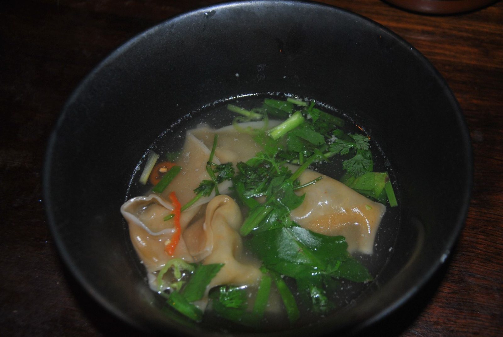 Bouillon poulet-citronnelle-combava et wonton au foie gras