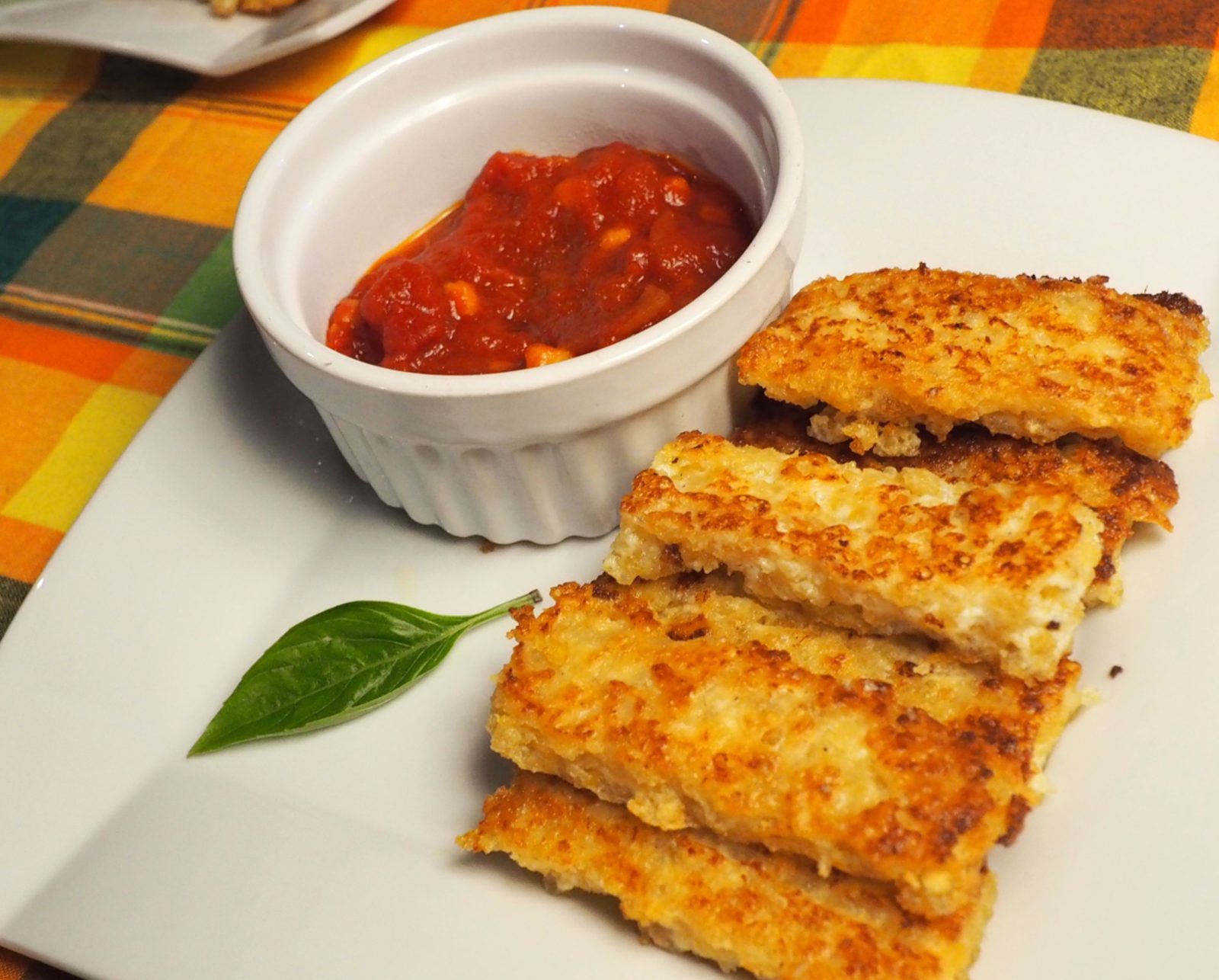 Polenta de couac, sauce tomate pimentée